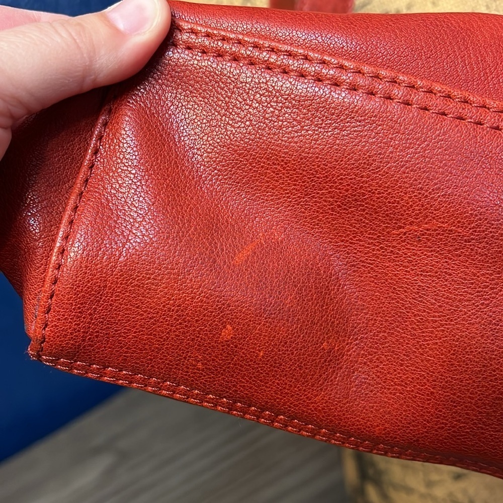 SPIKES & SPARROW RED LEATHER SHOULDER BAG - Picture 6 of 16